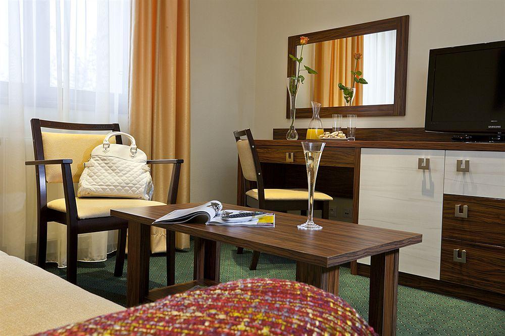 Hotel Viktor Братислава Экстерьер фото