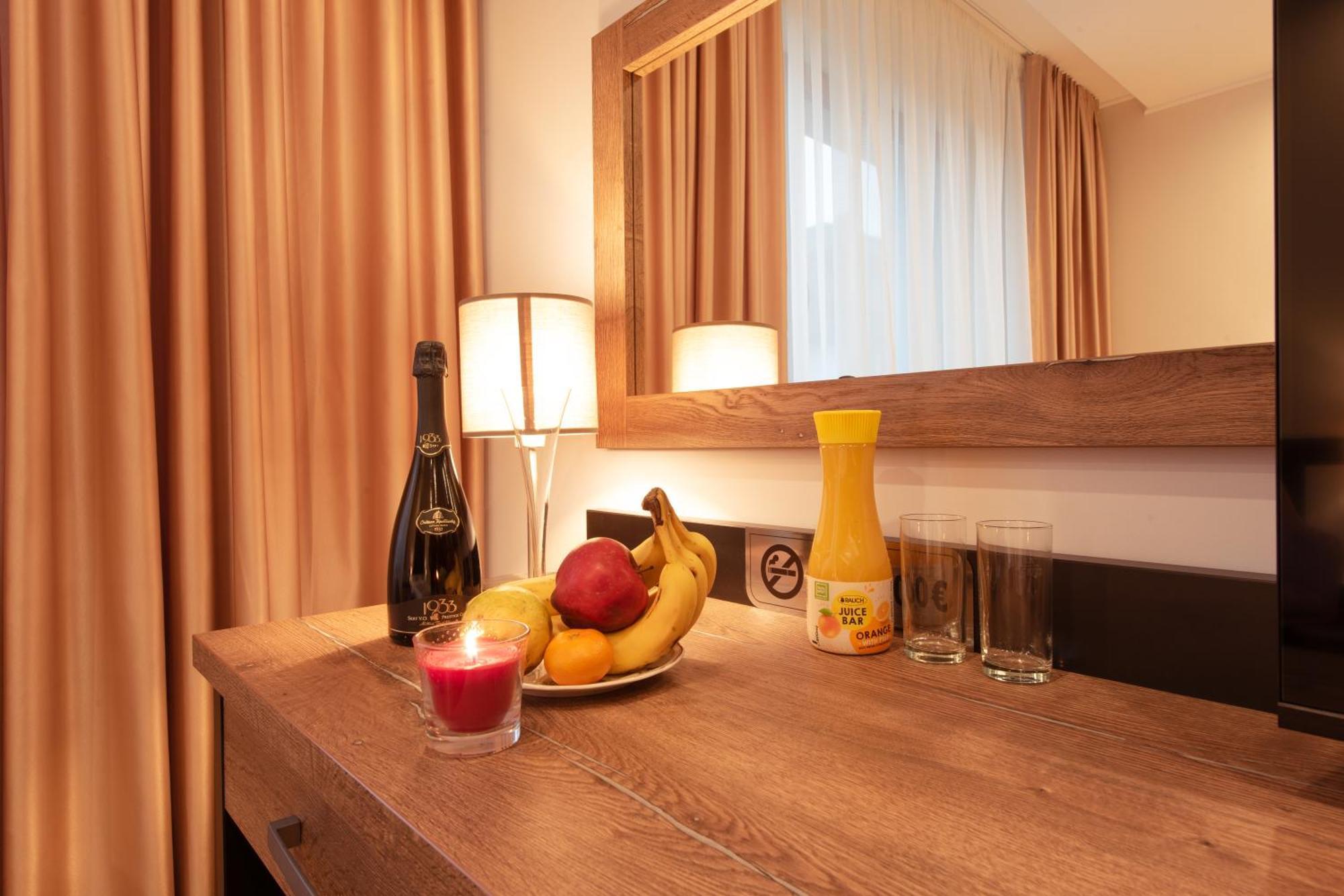 Hotel Viktor Братислава Экстерьер фото