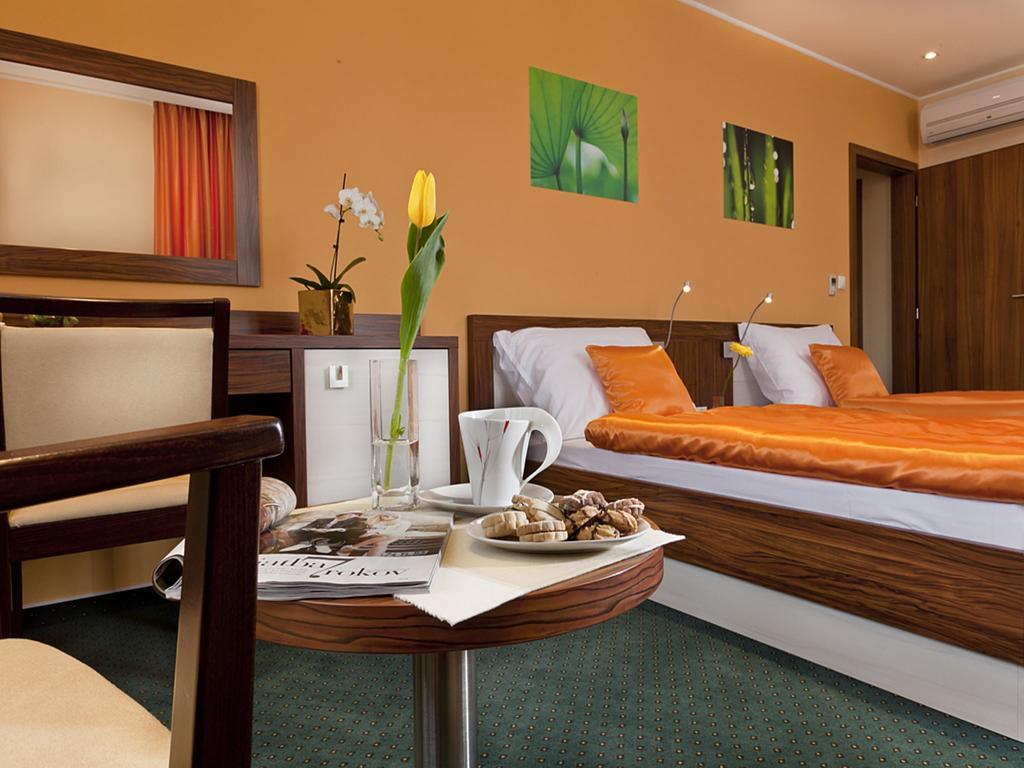 Hotel Viktor Братислава Экстерьер фото