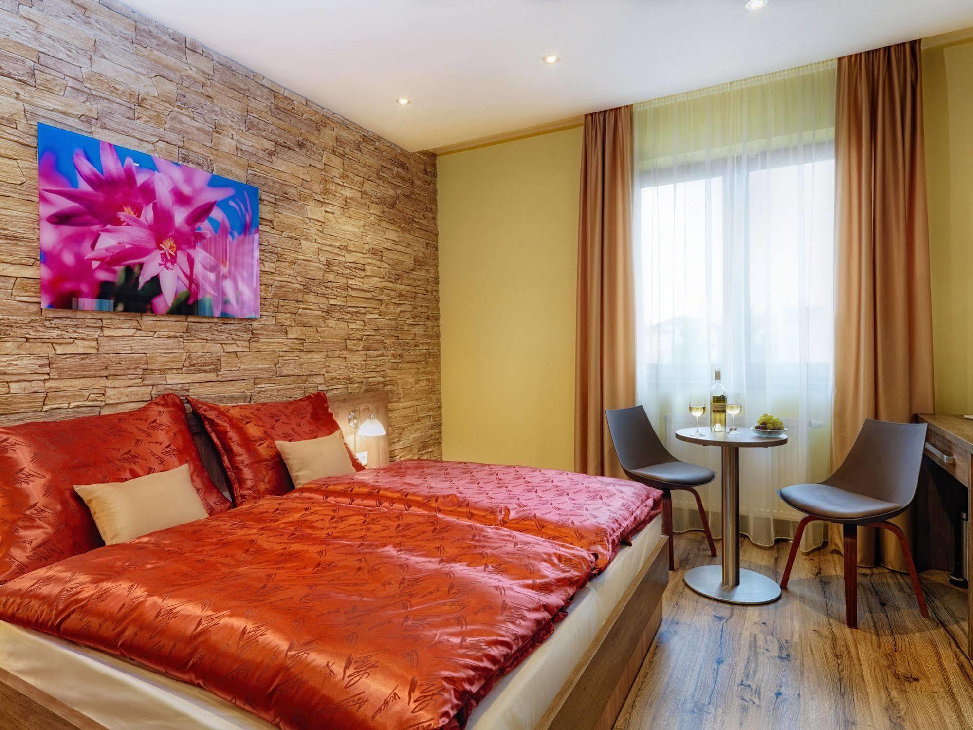 Hotel Viktor Братислава Экстерьер фото