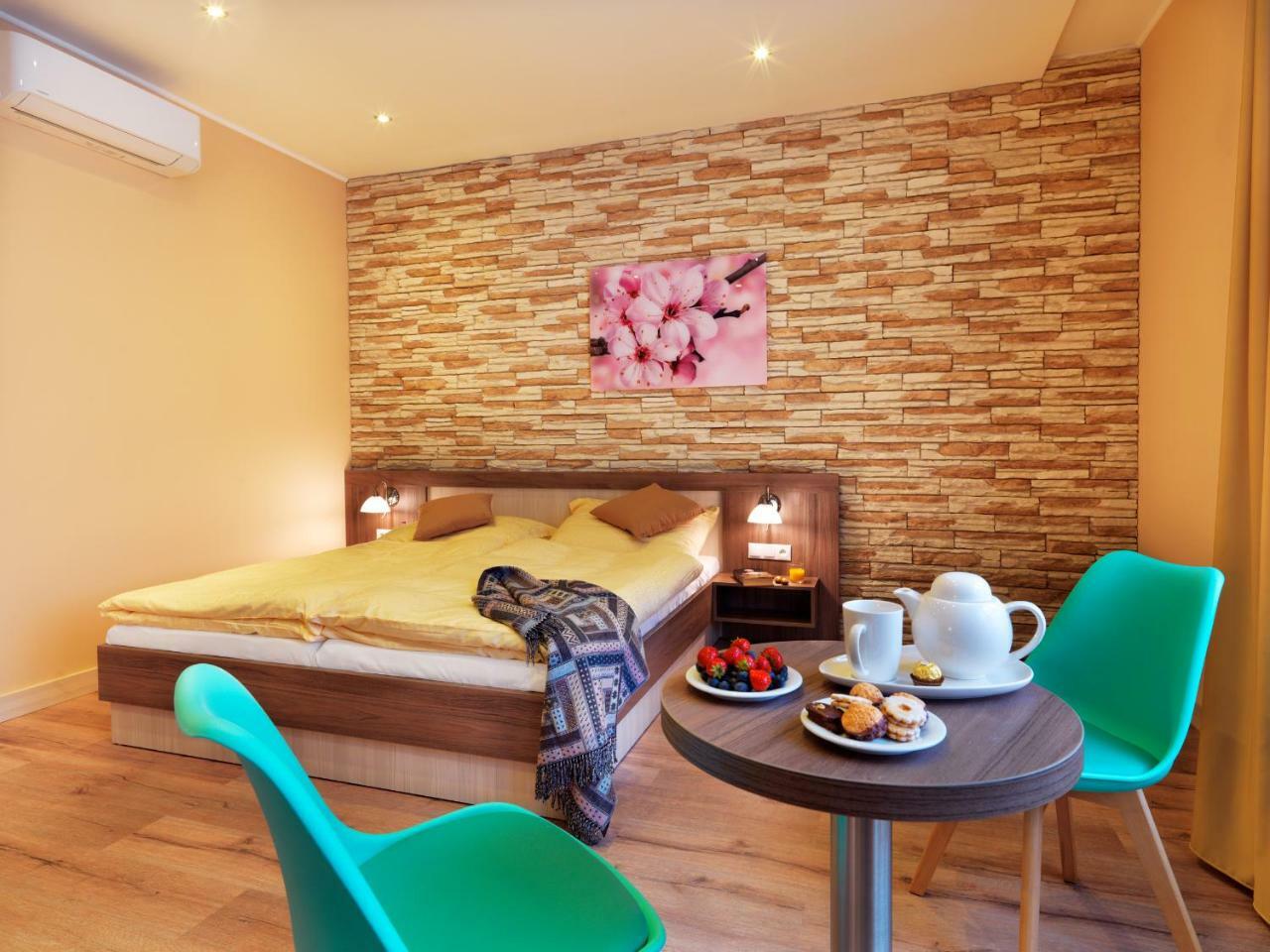 Hotel Viktor Братислава Экстерьер фото