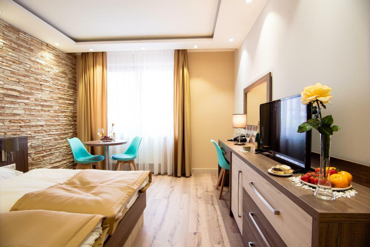 Hotel Viktor Братислава Экстерьер фото