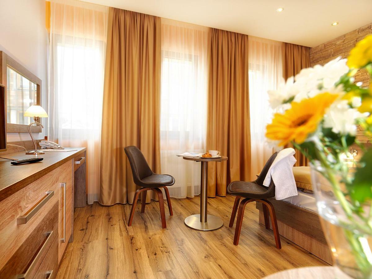 Hotel Viktor Братислава Экстерьер фото