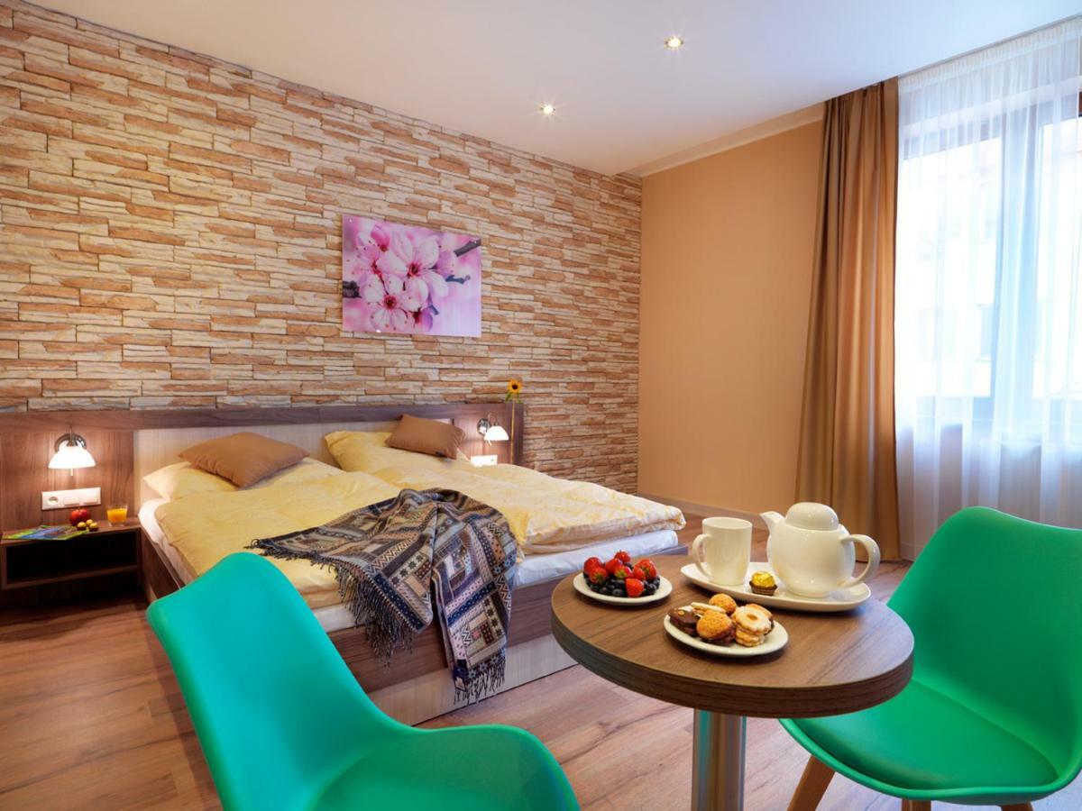 Hotel Viktor Братислава Экстерьер фото
